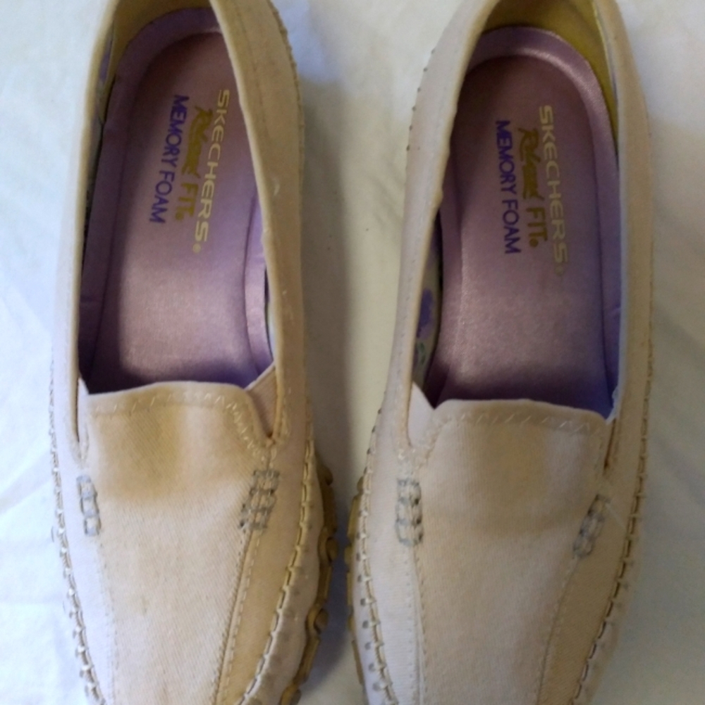 Skechers cream relax fit memory foam SN49020